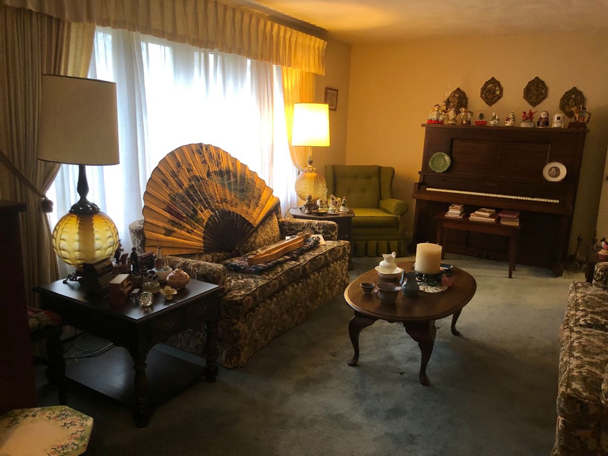 NE HICKORY ESTATE TAG SALE BY PAMELA FRI... starts on 3/22/2024