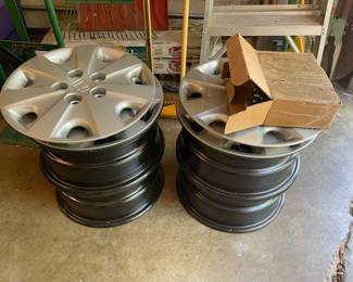 Honda Rims hubcaps and lug nuts