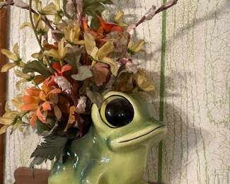 adorable vintage frog!