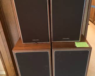 Realistic vintage speakers