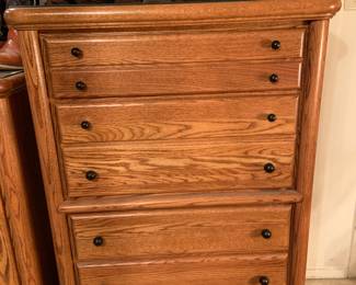 Arbek solid oak chest