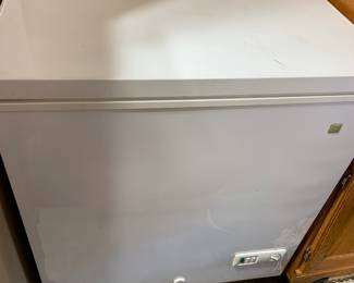 petite chest freezer, great size