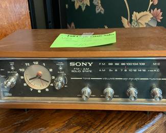 1965 Sony electric alarm clock/radio, like new