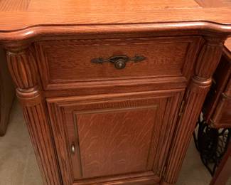 nice end table/ night table/side table