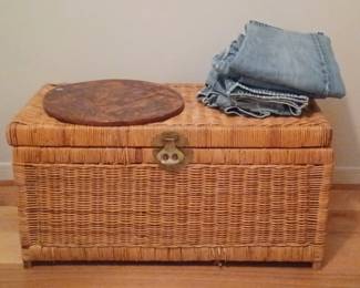 Vintage Chest. Men's Levis!