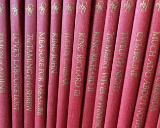 William Shakespeare Book Collection: The Taming of The Shrew, Twelfth Night, Julius Caesar and More!