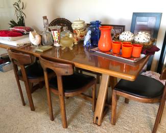 Mid Century Dining Table with 6 matching chairs