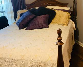 queen bed with gorgeous bedding