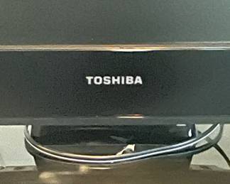 TOSHIBA FLATSCREEN TV W/DVD PLAYER 