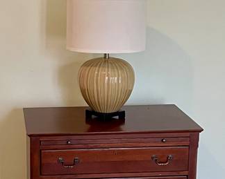ABM003  $240  BOB TIMBERLAKE COMMODE/NIGHT STAND 

SILVER TONE MIRROR,(Sold). TABLE LAMP (2-AVAIL.), 