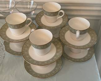 CHINA CUPS/SAUCERS