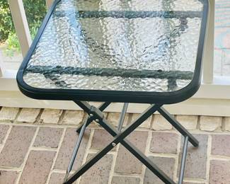 ABM041    $20   GLASS TOP PATIO SIDE TABLE 