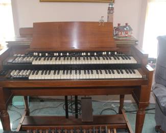 Hammond B-2 organ