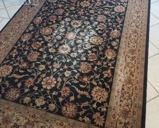 Rug 5'5" X 7'7"