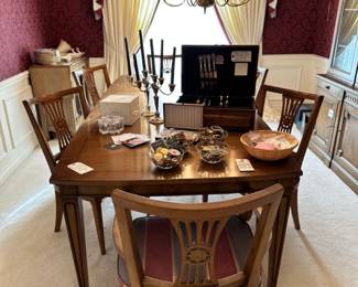 Hendredon Dining Table & Chairs