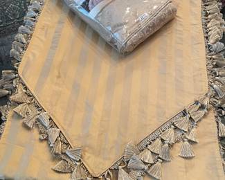 table runner and cloth