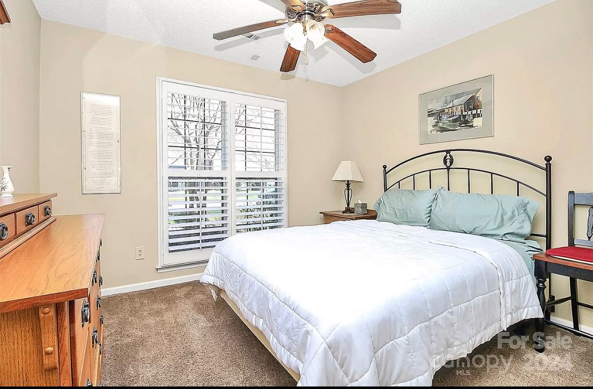 Cute tag sale in Brookstone Village starts on 4/5/2024