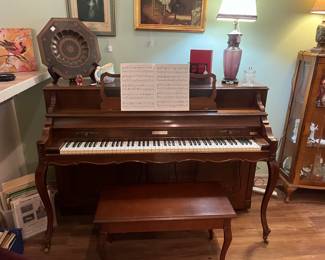 Baldwin piano with stool and lots of decor