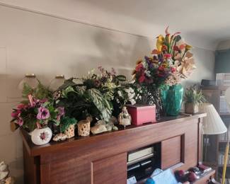 Vases, wooden flowers, floral arrangements 