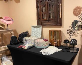 Gorgeous collection of vintage hats and purses. 
