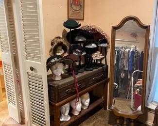 Gorgeous collection of vintage hats and purses. 