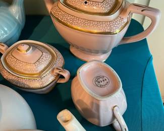 Hall's China teapot sets
