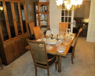 Vintage mid-century STANLEY dining room table with 8 cane back chairs + 1 table extension. All are in great condition.