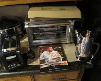 A nice selection of small appliances in excellent condition! A NUWAVE Air Fryer