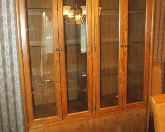 Vintage mid-century STANLEY dining room lighted hutch.