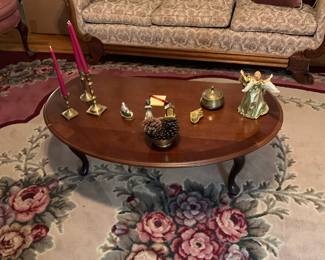 coffee table, knick-knacks
