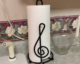 Music note paper towel holder