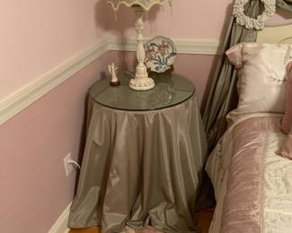 Decorative round table