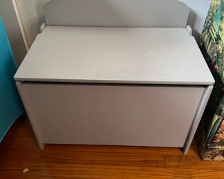 Small toy chest 