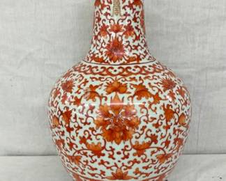 17IN CHINESE VASE W/ BASE