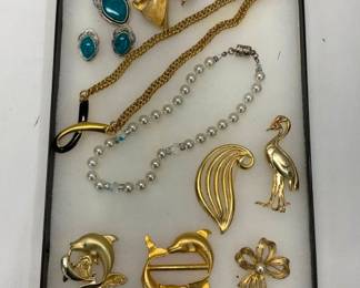 COSTUME JEWELRY PINS/NECKLACES