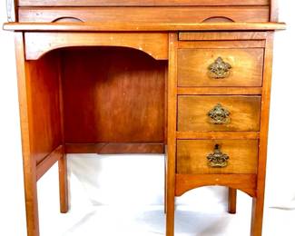 MACH949 Vintage Child Sized Roll Top Desk Vintage wooden desk with three drawers, one locking drawer key included. Pull out writing surface, interior pencil, trays,
