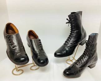 BIHY109 Antique Ladies Lace Ups  Youth Leather Button Up Shoes Ladies black, kid leather lace up, boots by Friedman Shelby. Short stacked leather heel. They measure about 9.25 inches and look to be in very nice condition. The juvenile shoes, are c1910. Mfg label was difficult to read but looks like LW & Co
