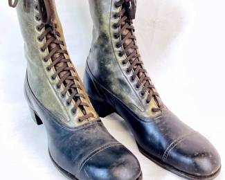 BIHY954 Antique Greenfields Deluxe Boots	1 pair women's leather low heeled lace up boots with Greenfield's Deluxe label on inside of boot & on the sole.

