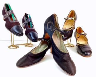 BIHY739 1920s  1930s Ladies  Girls Shoes  1920's Black silk & satin dress shoes. Button strap closure with Smokey rhinestone filled buttons. &nbsp;Leather soul, and lining. &nbsp;
