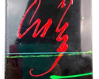 HEBA925 Hardback Chihuly Book CHIHULY paint signature on cover. &nbsp; CHIHULY hardback book by Donald B. Kuspit, Second edition, revised and expanded
