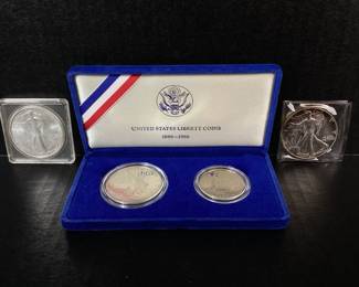 SHBR100 Liberty Silver Dollars A pair of minted United States Liberty coins with their original blue case, and 2&nbsp;silver&nbsp;Liberty dollar coins.
