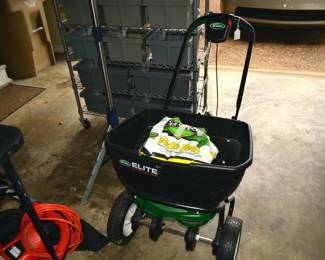 Elite Lawn Spreader