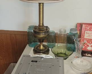 Lamps, under cabinet radio