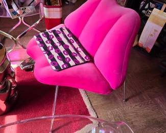 Stainless plush lip chair