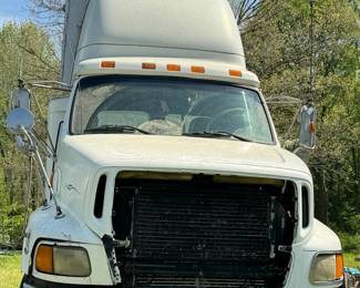 1997 Ford Aeromax 11.1 Detroit Eatonton Speed 411 Rears  10 Aluminum Bud Wheels 
Engine/Drive Train Good (Not Road Worthy)