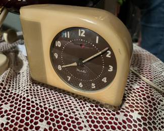 Bakelite(?) alarm clock