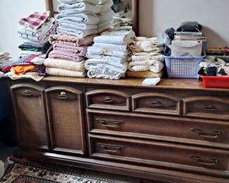 Mid Century Modern Long Dresser with Mirror; Decorative Floor Rug; Loads of Towels!