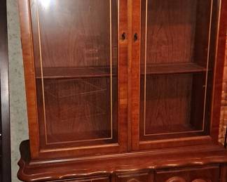 China Cabinet Matches French Provincial Round Dining Table with Matching Chairs