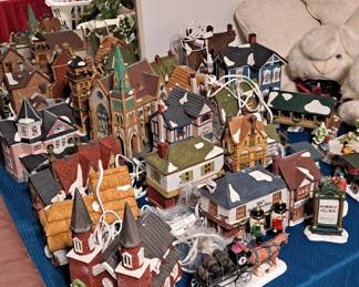 Dept. 56 Christmas / Holiday Village Houses & Supplies