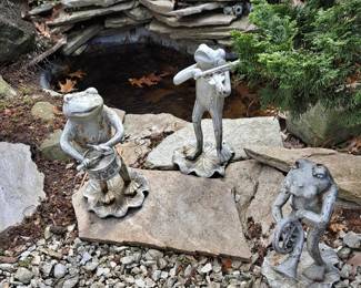 Metal Frog Band for your garden!